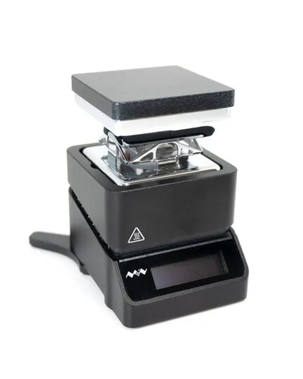 MINIWARE MHP30 Mini Hot Plate con piastra riscaldante da 30 × 30 mm, display OLED e alimentatore USB-PD da 65 W.